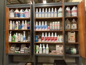 lot 7-546 image: Cleaning Supplies