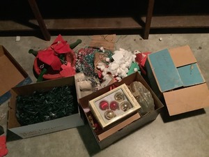 lot 8-615 image: Holiday Decorations