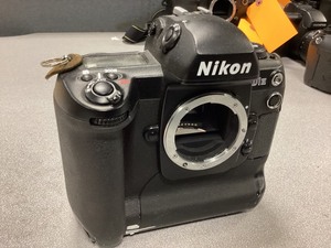 lot 9-252 image: Nikon D1H body