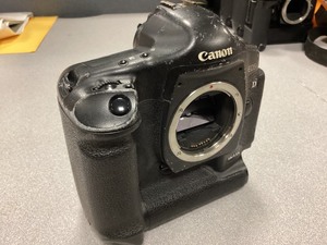 lot 9-254 image: Canon EOS-1 body
