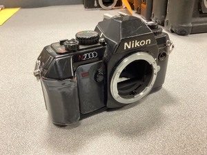 lot 9-258 image: Nikon N2000