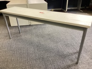 lot 5-310 image: Table