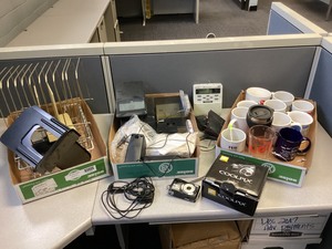 lot 3-404 image: Office Supplies