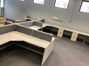 lot 5-302 image: Cubicle Desks