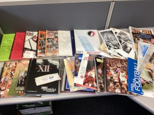lot 2-670 image: Sports Yearbooks