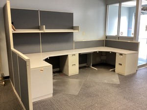 lot 5-301 image: Cubicle Desks