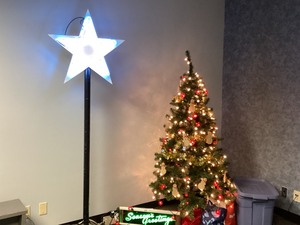 lot 8-431 image: Christmas Decor