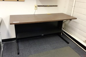 lot 5-312 image: Table