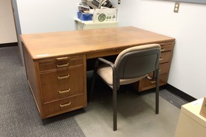 lot 5-315 image: Office Desk