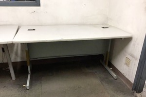 lot 5-706 image: Table