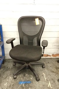 lot 5-705 image: Executive Chair