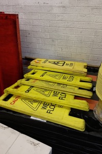 lot 7-721 image: Floor Signs