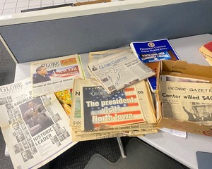 lot 1-132 image: Vintage Newspapers (Presidential)