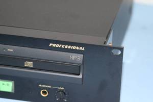 lot 65 image: Marantz CDR510 MP3 Compatible CD Pro Audio Recorder  Duplicator