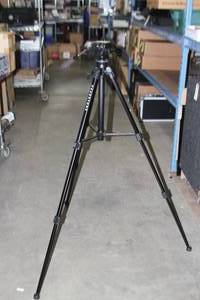 lot 66 image: Pearstone Multi-Stage Video Tripod with Head & Camera Plate and Carry Case