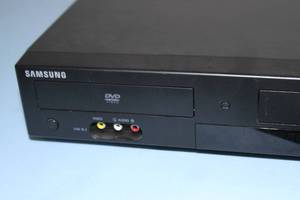 lot 72 image: Samsung DVD-V9800 Tunerless 1080p Upconverting DVD VHS VCR Combo Player w Remote Control & HDMI Output