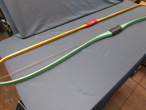 lot 65 image: Recurve Bows