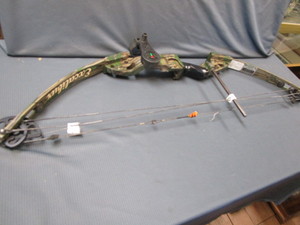 lot 76 image: Excaliber Compound Bow