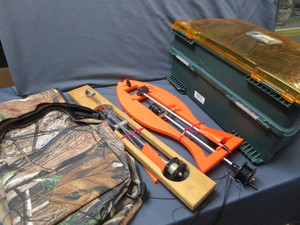 lot 84 image: Ice Fishing Gear