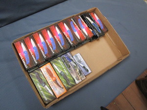 lot 85 image: Knives