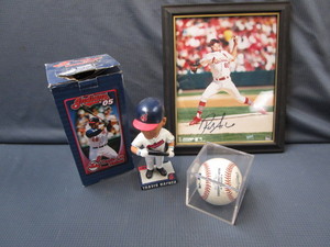 lot 105 image: Baseball Collectibles