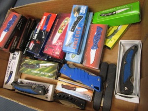 lot 106 image: Knives
