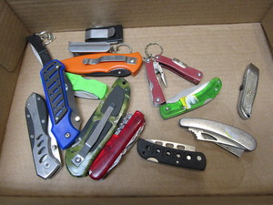 lot 145 image: Knives