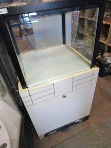 lot 159 image: Display Cabinet