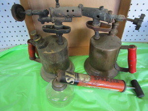 lot 198 image: Brass Torches, Sprayer