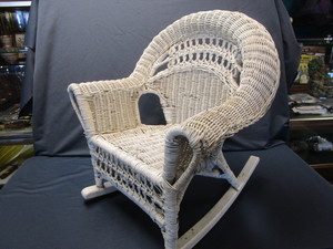 lot 10 image: Child Size Wicker Rocker