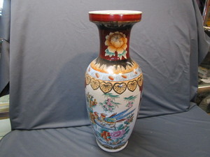 lot 24 image: Oriental 24 Vase