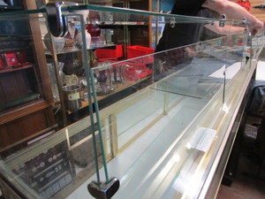 lot 27 image: Glass Display Shelving