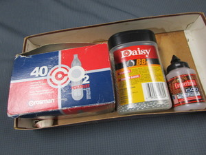 lot 213 image: CO2 Cartridges, BBs