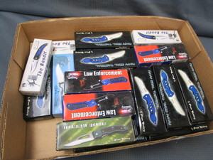 lot 224 image: Knives