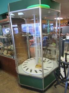 lot 3 image: Revolving Showcase