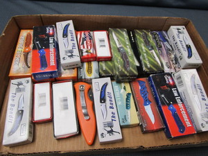 lot 221 image: Knives