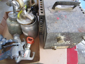 lot 239 image: Fuji Mighty Mite, Paint Pots