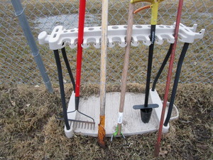 lot 311 image: Suncast Stand & Tools