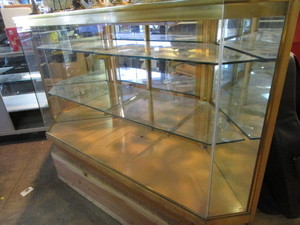 lot 4 image: Showcases - Half Circle