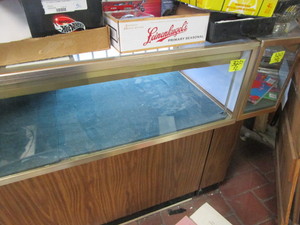 lot 320 image: Showcases