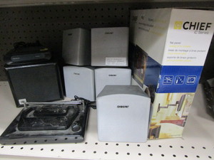 lot 394 image: Speakers, Mount