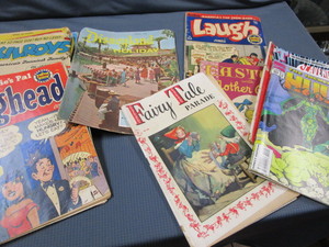 lot 421 image: Comics