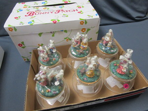 lot 427 image: Bunny Candy Jars