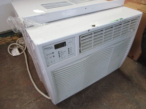 lot 476 image: Window AC