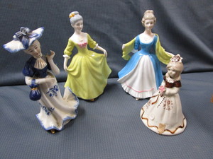 lot 512 image: Figurines