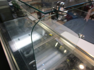 lot 443 image: Glass Display Shelving