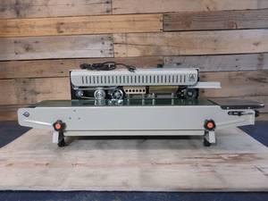 lot 1 image: Automatic Horizontal Continuous Plastic Bag Band Sealing Sealer Machine Fr900
