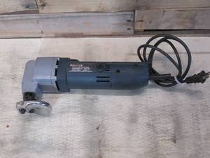 lot 17 image: Speedway Series 18 Gauge Sheet Metal Shear - 120 volts 1.5 amps