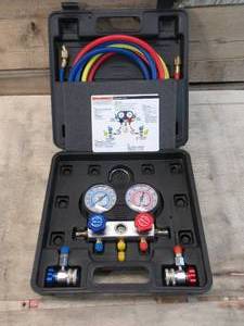 lot 31 image: AC R134A Manifold Gauge Set w case