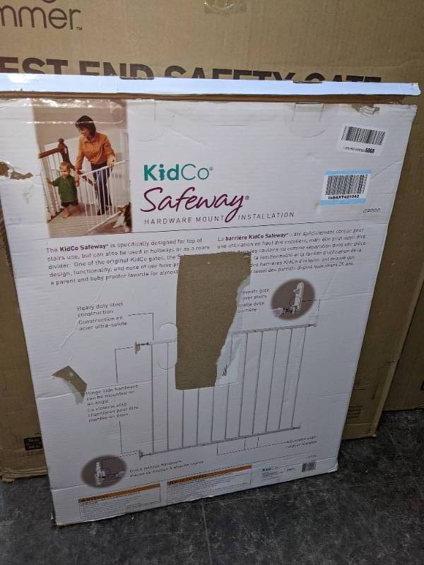 lot 135 image: KidCo Safeway Gate